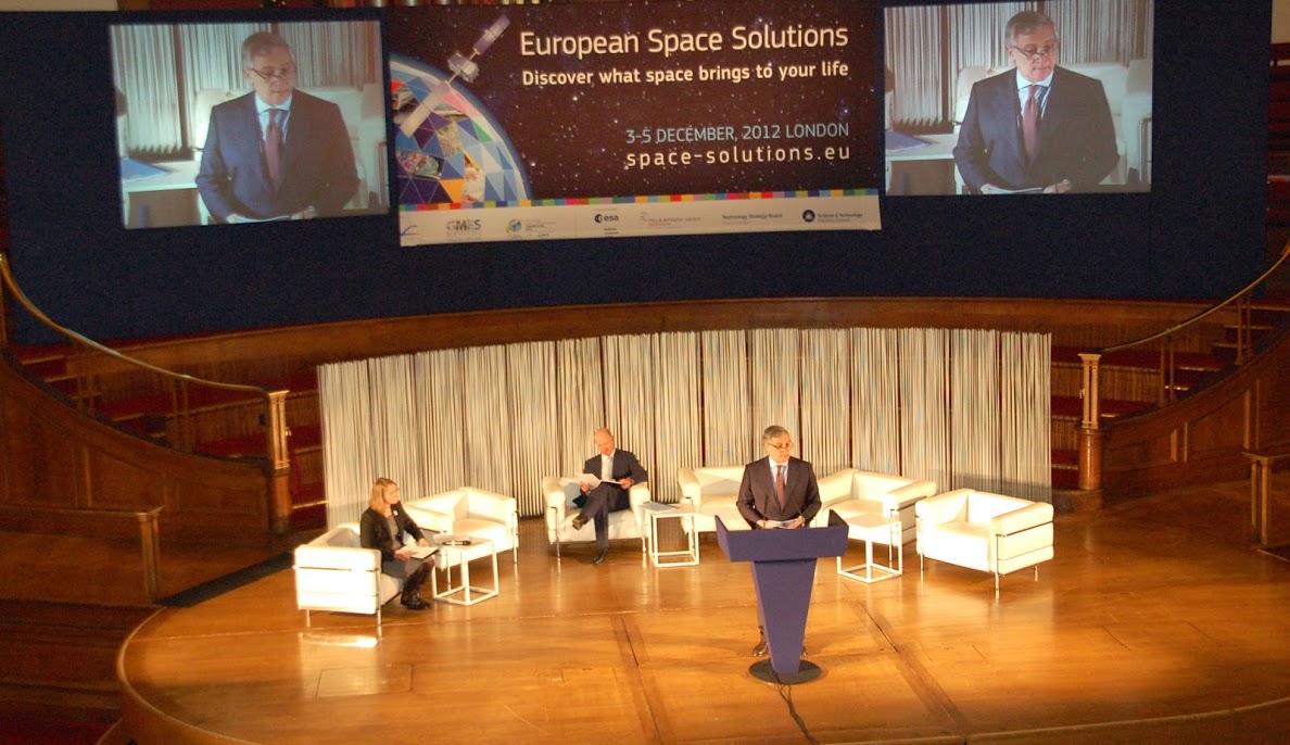 Tajani addresses the ESS plenary © creaset